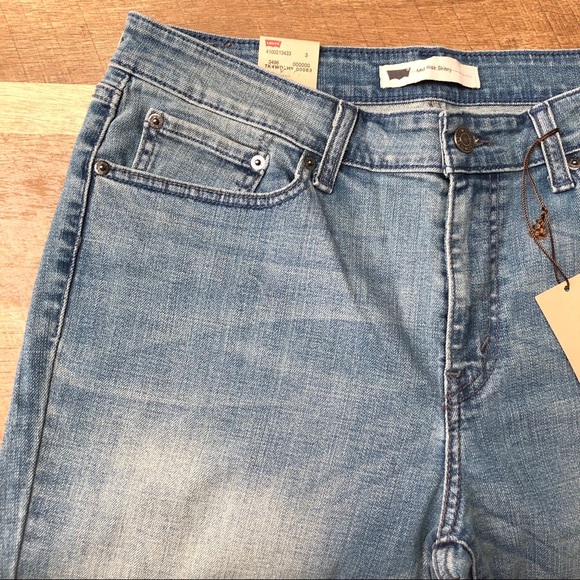 Levi’s Mid Rise Skinny Jeans - Picture 4 of 9